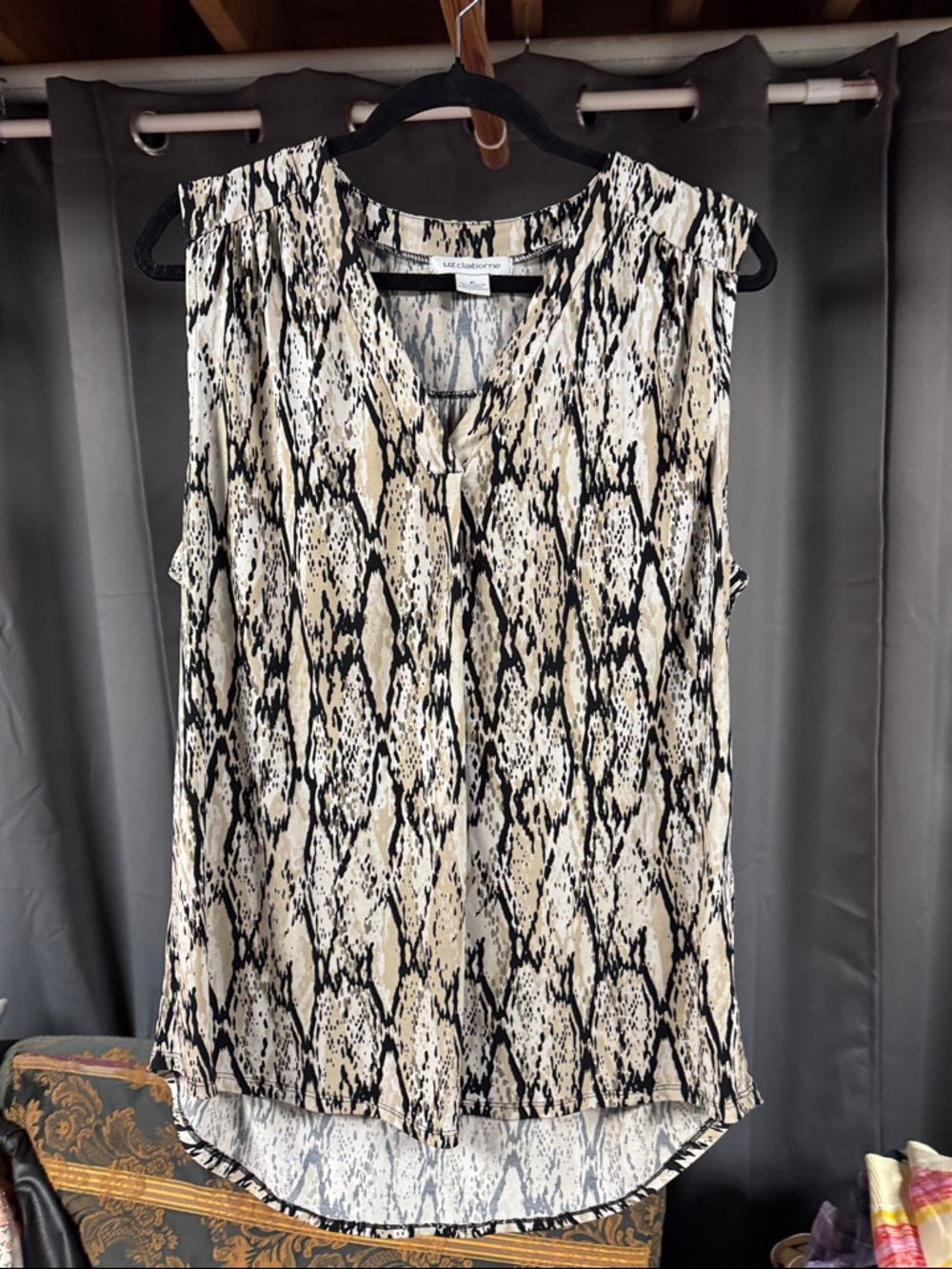 Liz Claiborne Black & Cream Snake-Print Sleeveless V-Neck Camisole